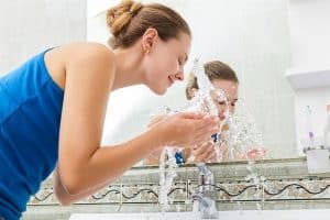تجربتي مع غسل الوجه بالماء فقط
