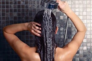 تجربتي مع غسل الشعر بالماء فقط