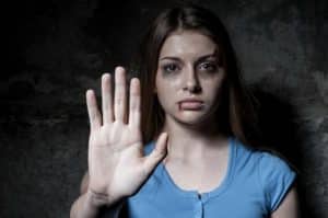 موضوع حول العنف ضد المرأة باللغة الانجليزية